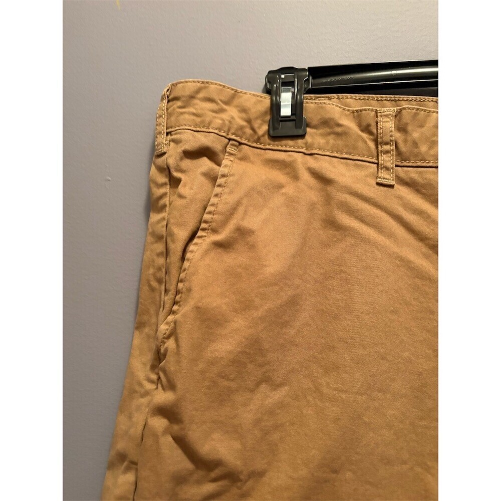 IZOD Saltwater Chino Shorts Men's Size 40 Tan Khaki Flat Front 10 Inseam - Picture 2 of 11